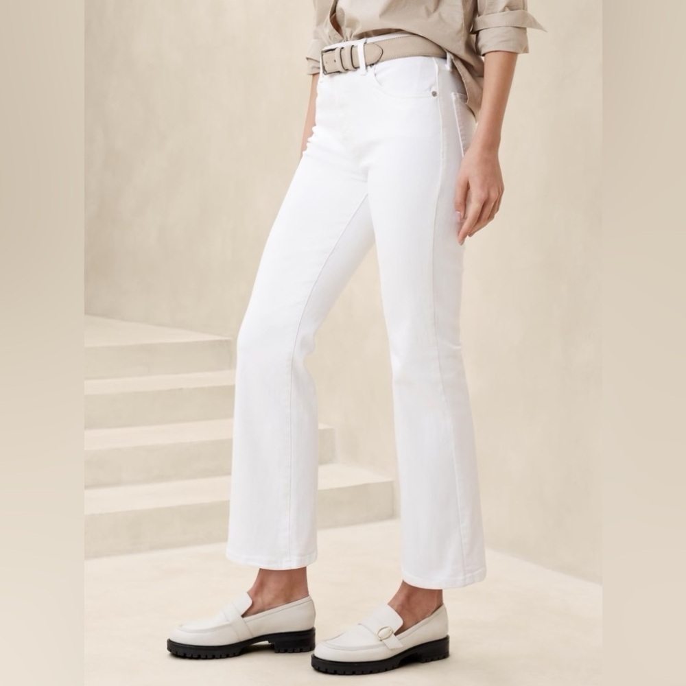 NWT! Banana Republic Pure White High-Rise Bootcut Crop Jean - SIZE 28/6 🩷 - Picture 3 of 4